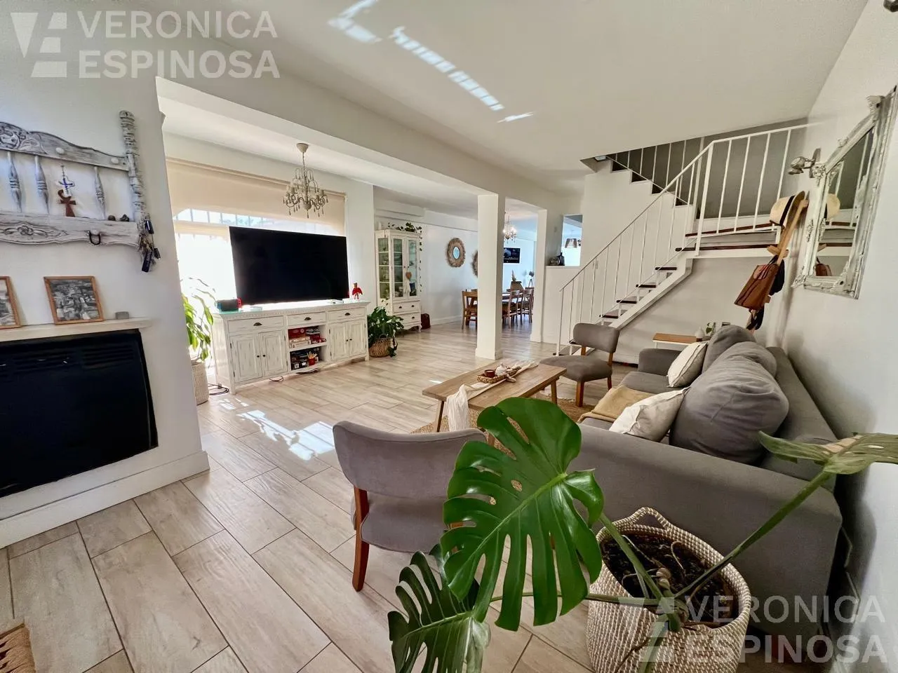 Casa en Maestra Gonzalez de Hecht al 1041
