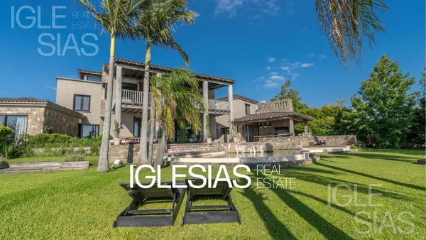 Casa en Los Castores al lago central