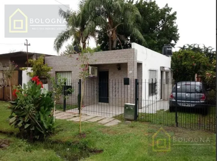 Casa en Las Esmeraldas al 900