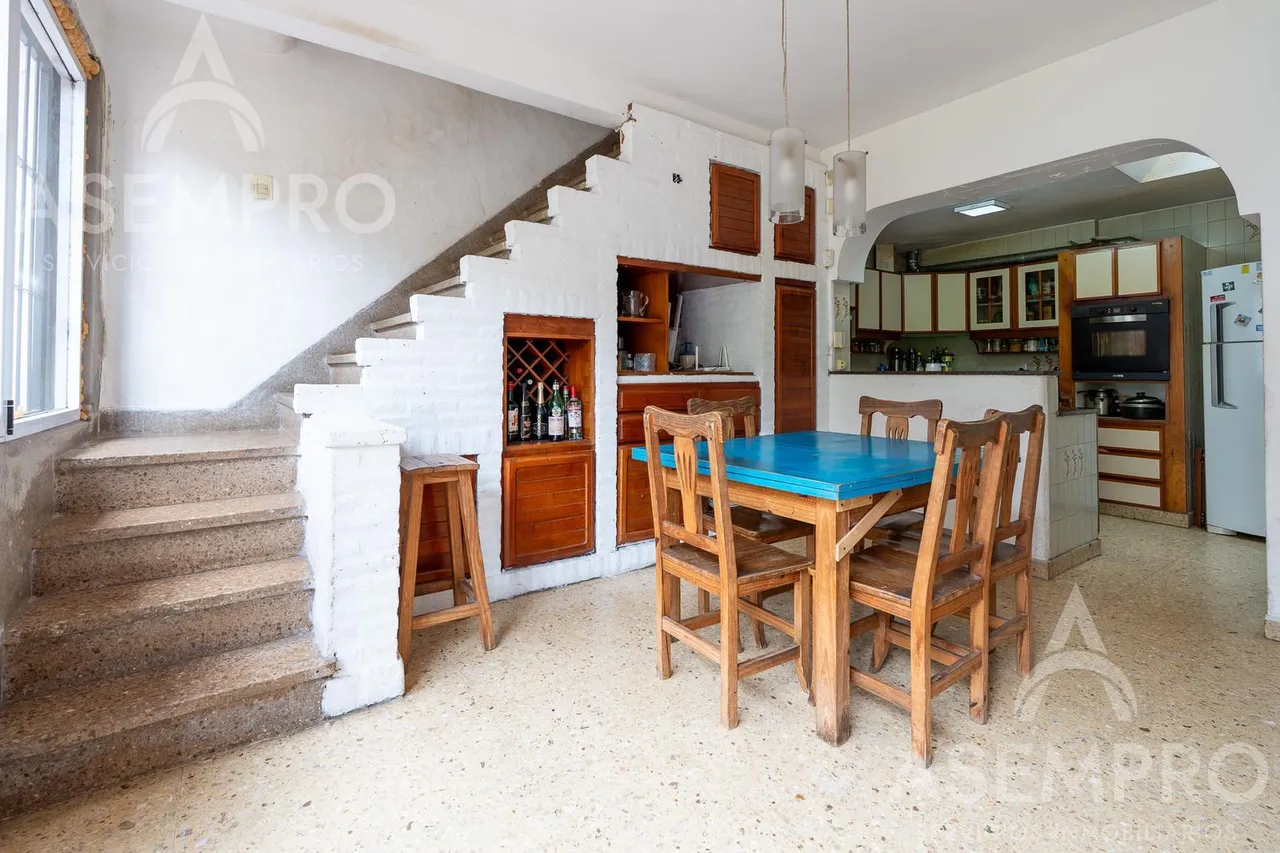 Casa en Caseros al 900