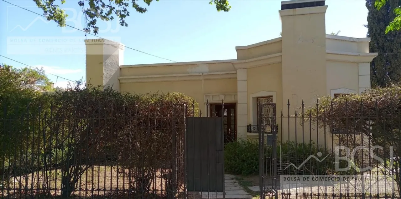 Casa en Av libertador oeste al 2700