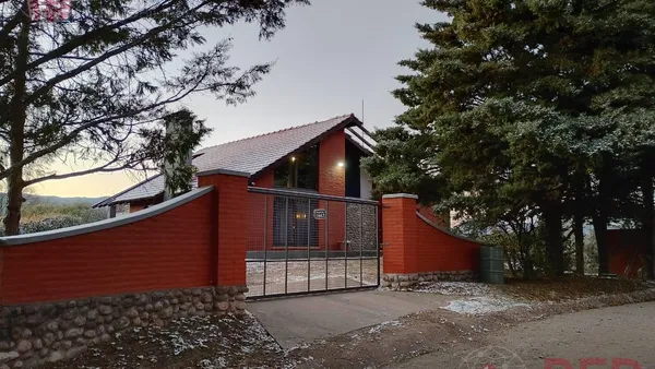 Casa en MAPUCHES al 1400