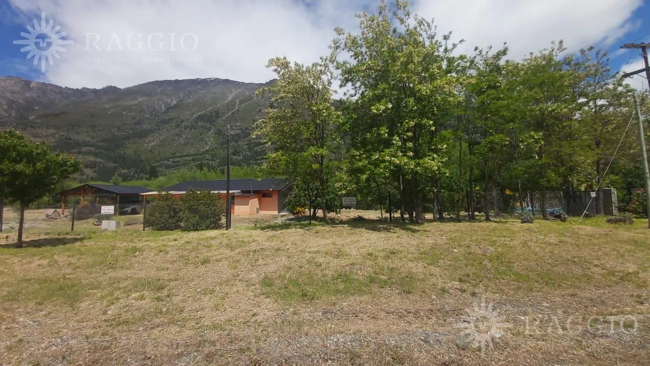 Casa en Ruta 40 sur -El Hoyo
