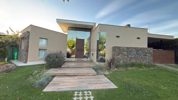 Casa en B° Villa Atilia - Lujan