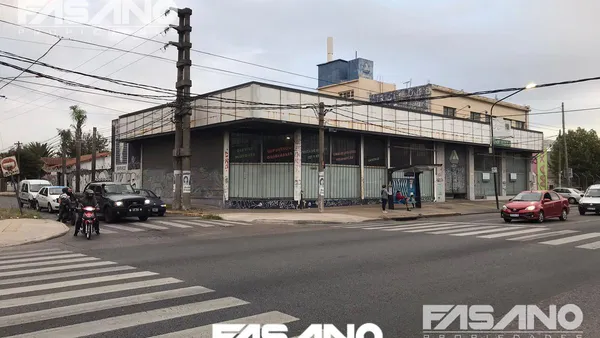 Local Comercial en Avenida Estanislao Zeballos al 3000