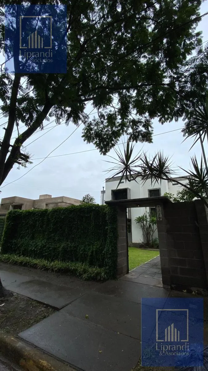 Casa en Casa en calle Mozart, Yerba Buena — con potencial de uso comercial