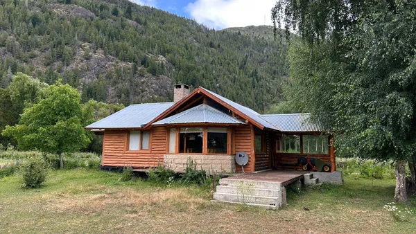 Casa en Casa de 80 m2 en chacra de 2.5 ha Lago Puelo (so-75)