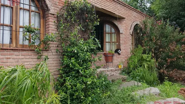 Casa en Del Milagro al 300