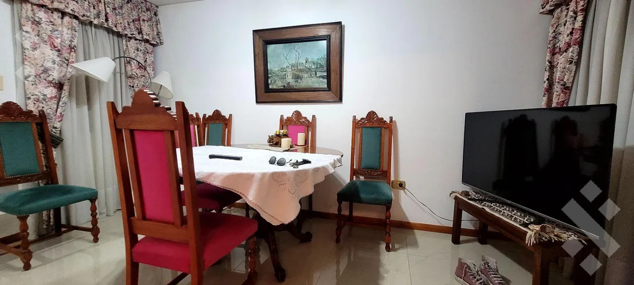 Casa en Venta Casa 3 dormitorios + Depto 1 Dormitorio- Confluencia Urbana
