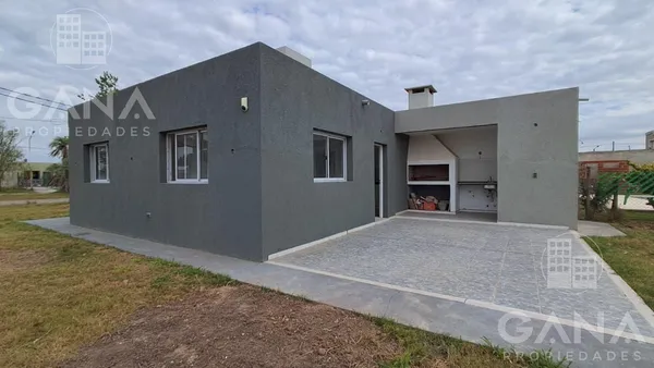 Casa en boulevar Talacasto y Av Alicia Moreau de justo