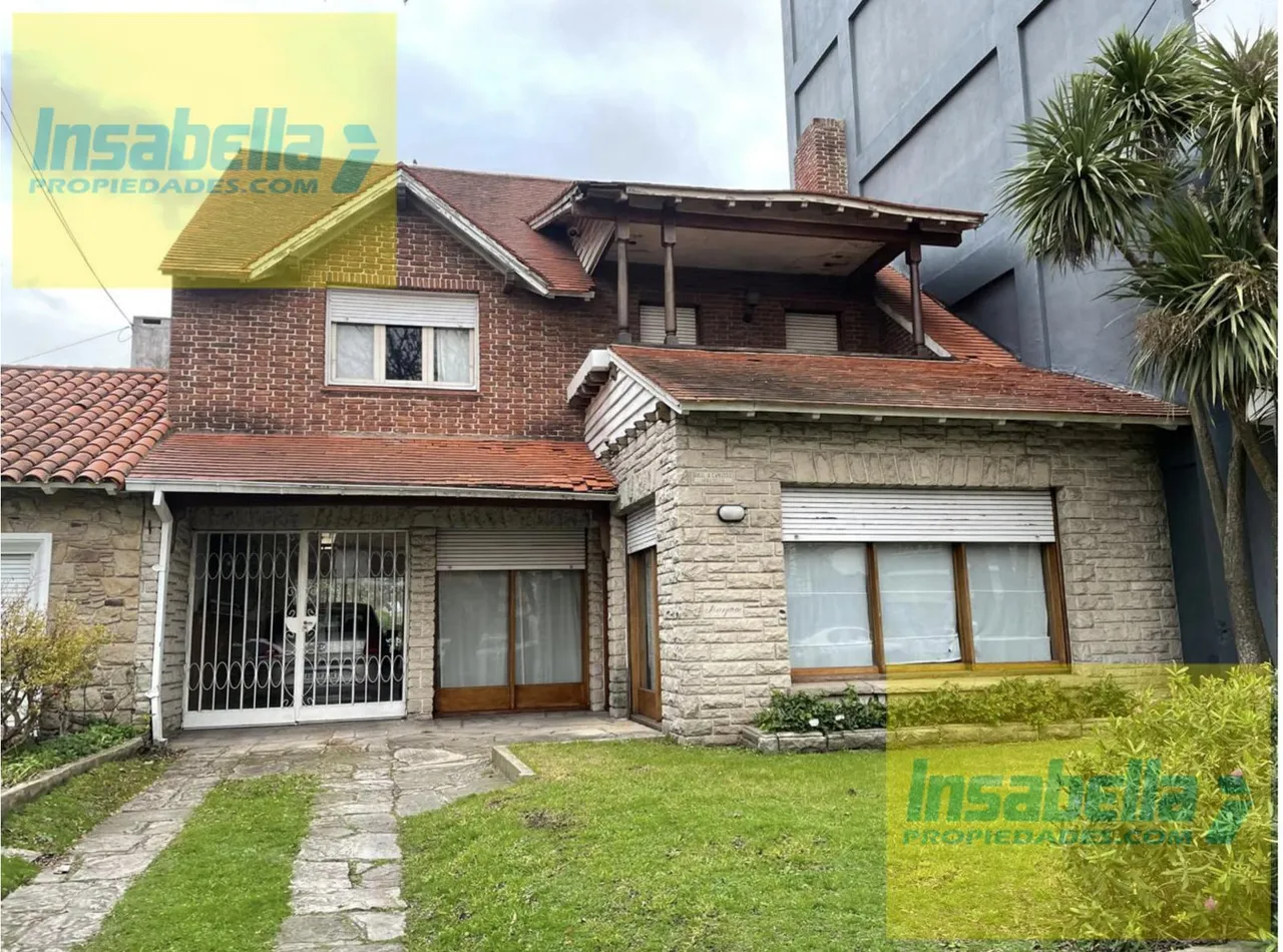 Casa en Corrientes 3152 entre San Lorenzo y Avelleneda
