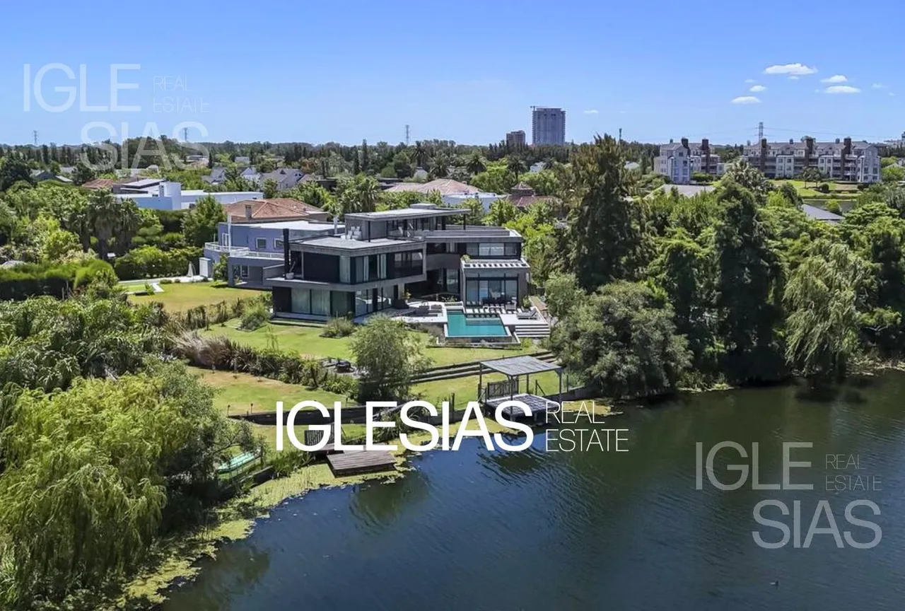 Casa en Casa al agua 4 suites Av de los Lagos 5800