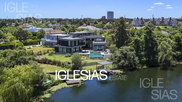 Casa en Casa al agua 4 suites Av de los Lagos 5800