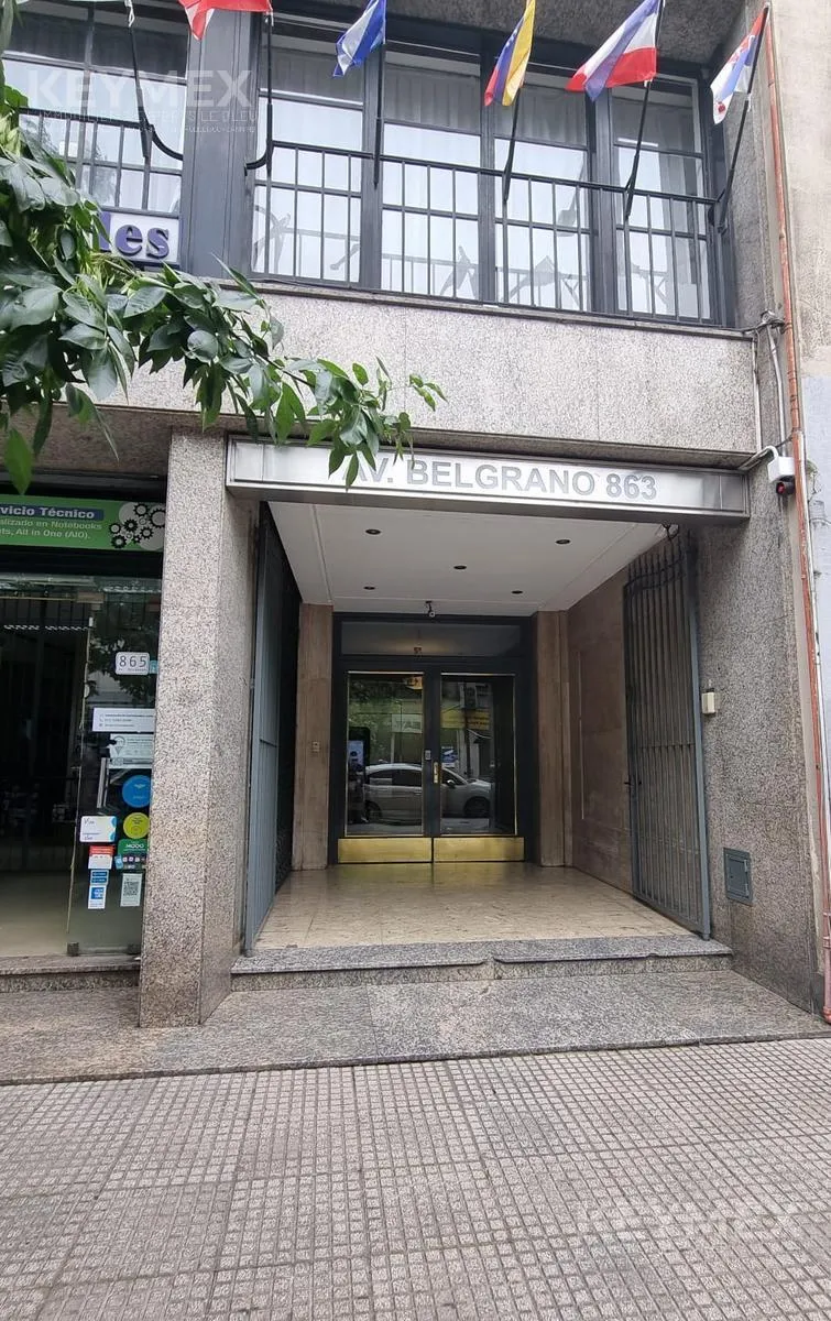 Oficina en Avenida Belgrano al 800