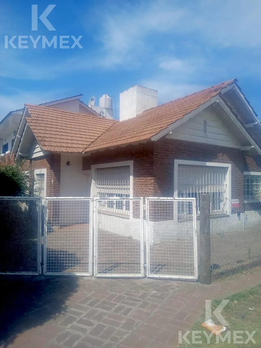 Casa en Darregueira y Mario Bravo