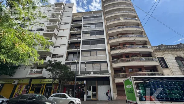 Oficina en 12 entre 46 y 47