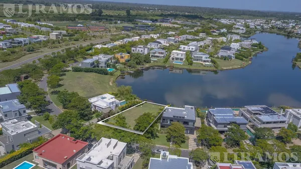 Terreno en AL LAGO! Barrio Vistas, Puertos / Escobar