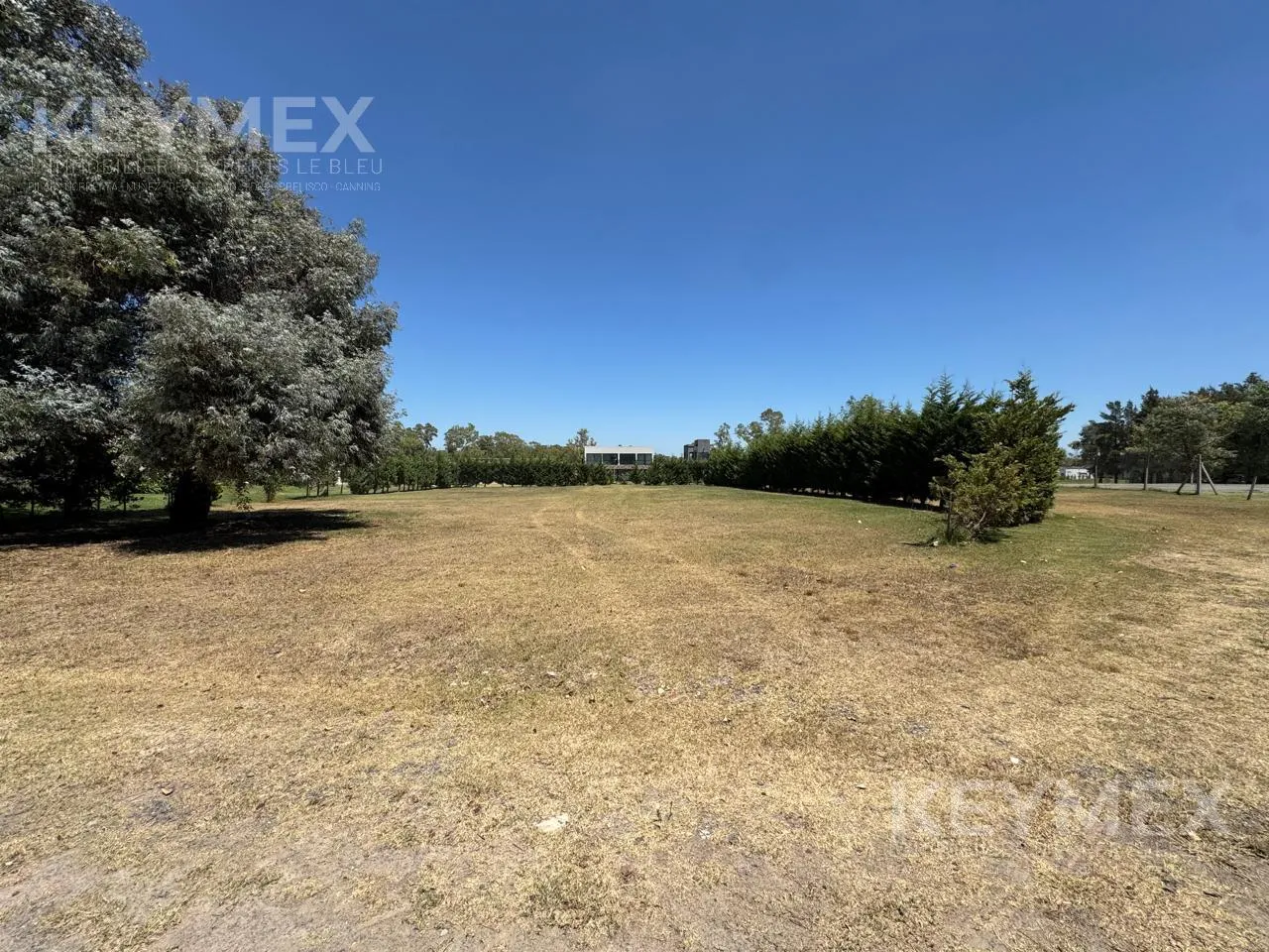 Terreno en Las Casuarinas del Pilar Club de Campo