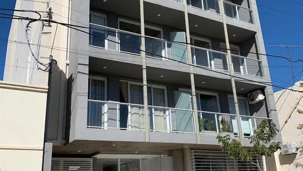 Departamento en Caseros al 300