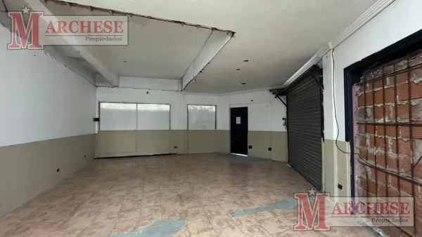 Local Comercial en Segunda Rivadavia y Chivilcoy