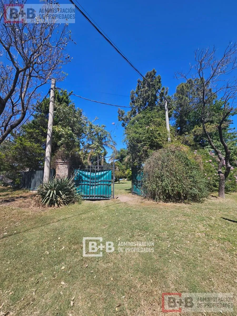 Casa en Martin Oliber esquina Blas Parera