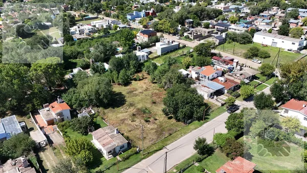 Terreno en LOTE EN VENTA DE 2400 M2 USO MIXTO APTO INDUSTRIA O 24 UNIDADES