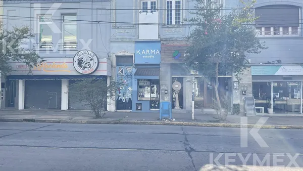 Local Comercial en Av Montevideo al 500