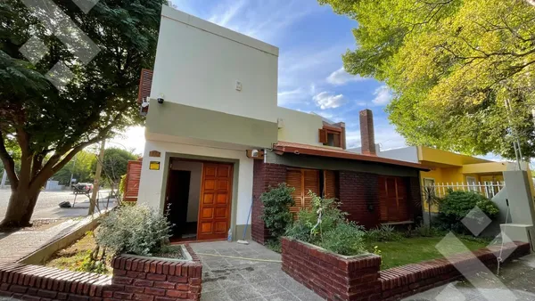 Casa en VENTA CASA 4 DORMITORIOS BºMANZANAR APTO CREDITO - CIPOLLETI