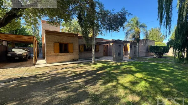 Casa en Av. Libertador y San Francisco B° Privado