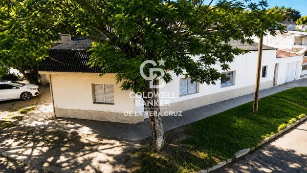 Casa en Casa con locales comerciales en Santo Tomé