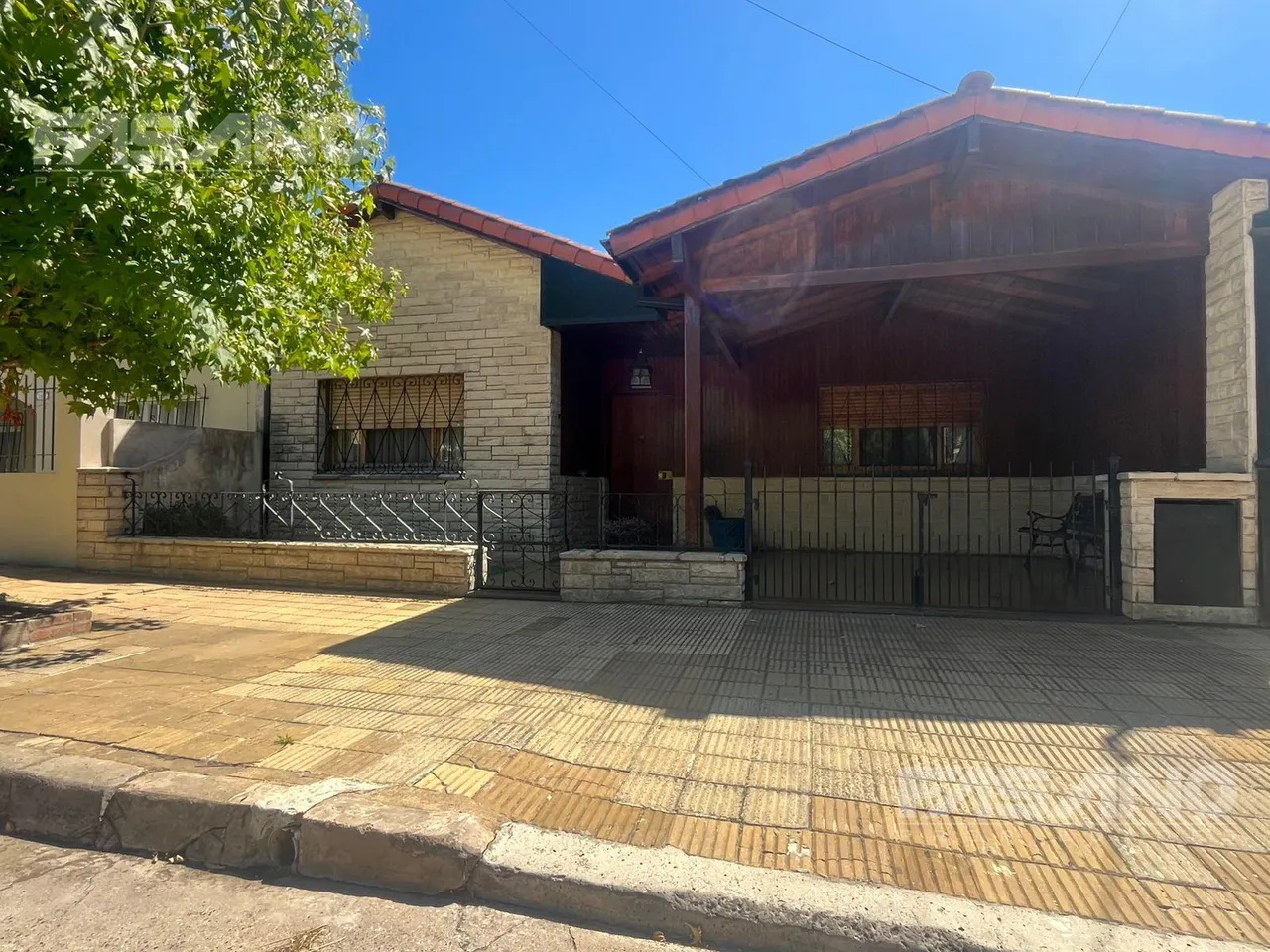 Casa en Los Plátanos al 2200