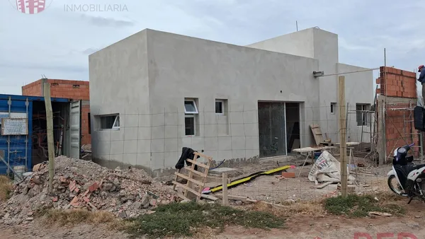 Casa en LOS JUNCOS al 900