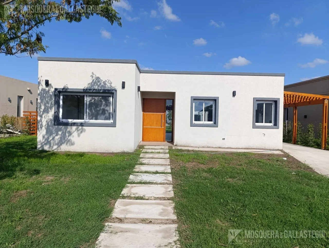 Casa en Santa Emilia al 300