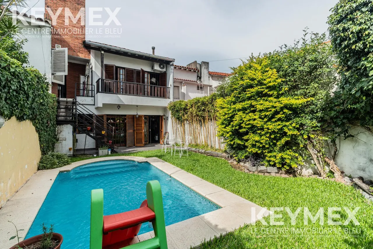 Casa en 20 de febrero al 5800
