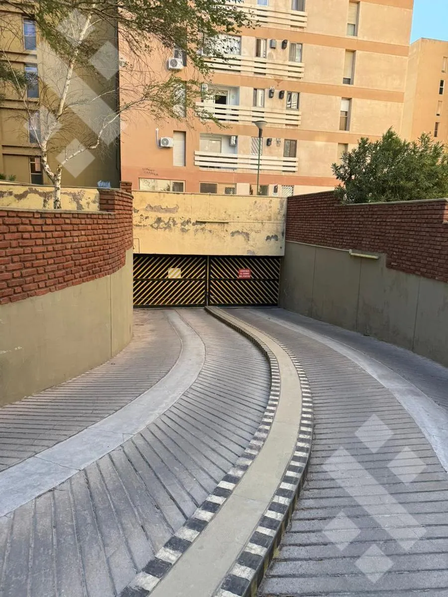 Cochera en Buenos Aires al 700