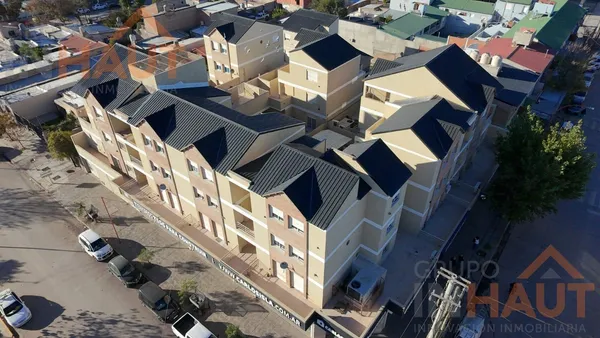 Edificio en EDIFICIO EN VENTA DEPARTAMENTOS Y LOCALES COMERCIALES - CIPOLLETTI