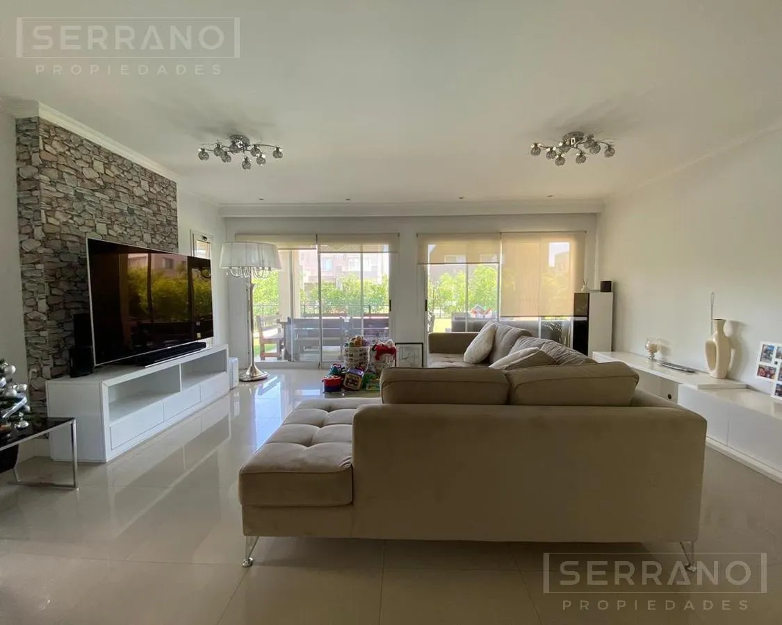 Casa en MGA. Venta Casa de 3 dormitorios, en lote interno con piscina, Los Lagos, Nordelta