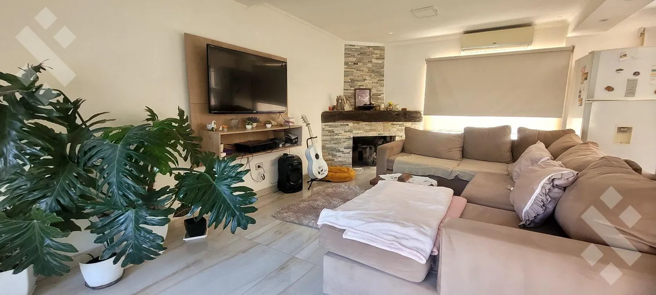 Casa en VENTA CASA 4 DORMITORIOS- SANTO DOMINGO 700- CENTENARIO