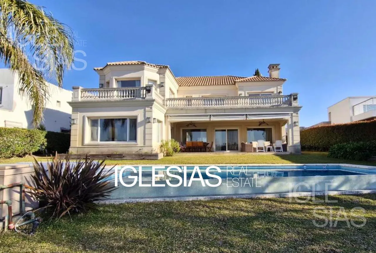 Casa en Av de Los Lagos al 5845