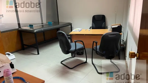 Oficina en Calle Amigorena Esq. Primitivo de la Reta