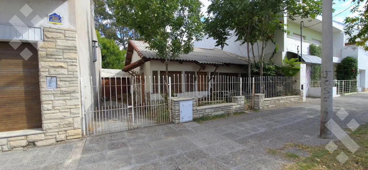 Casa en En Venta Casa en Lote de 500m2 | Apto Desarrollo | Rivadavia 735 Neuquén