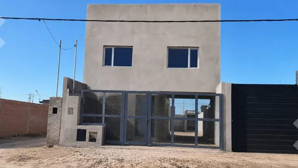 Departamento en En venta | Duplex de 3 dormitorios | Barrio Santo domingo, Catriel