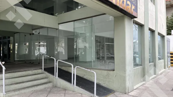Local Comercial en Rivadavia y Buenos Aires