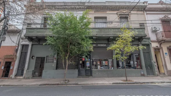Local Comercial en Maza al 100