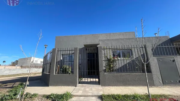 Casa en 25 DE MAYO Y LOS AROMOS