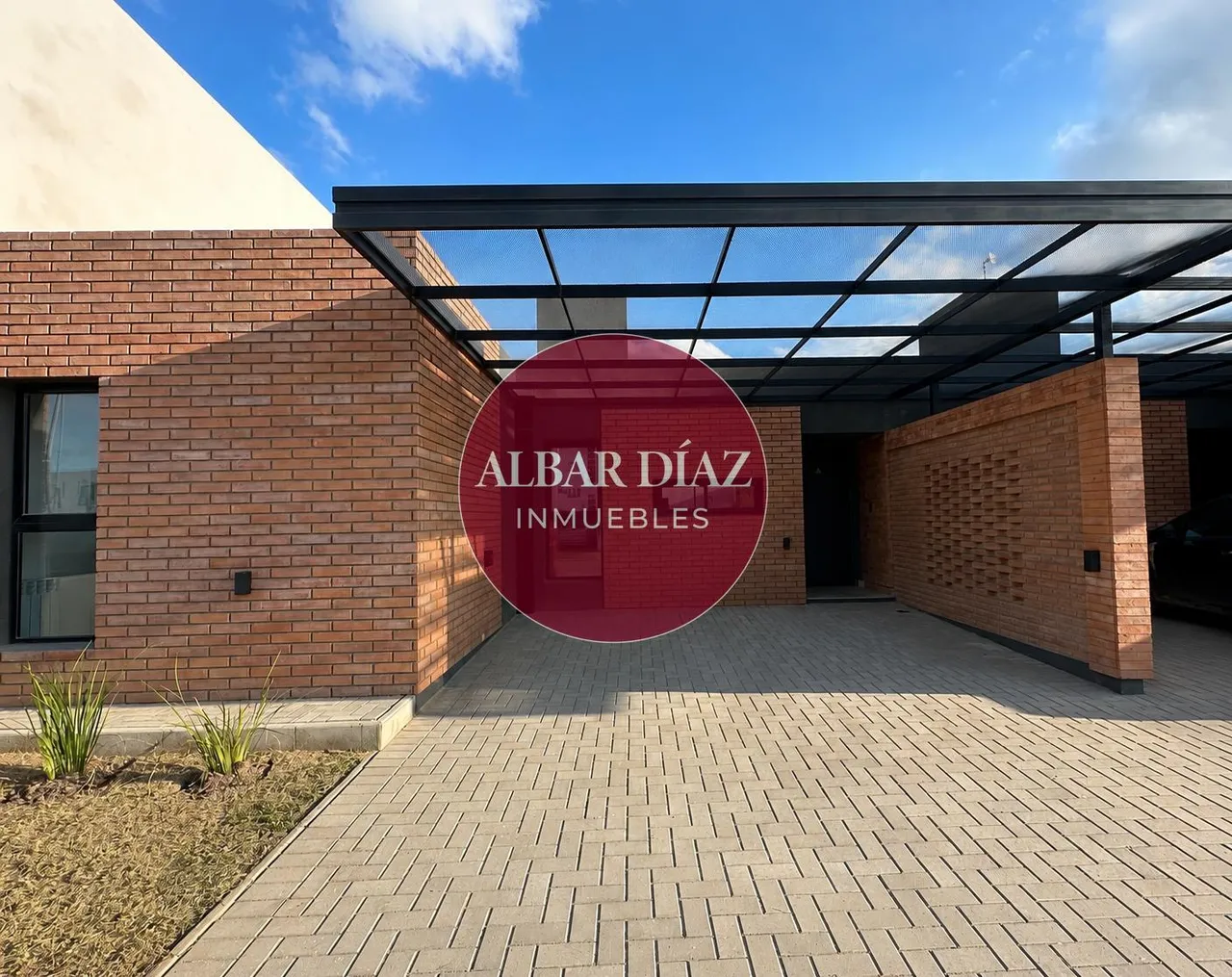 Casa en Av. Armada Argentina al 3900