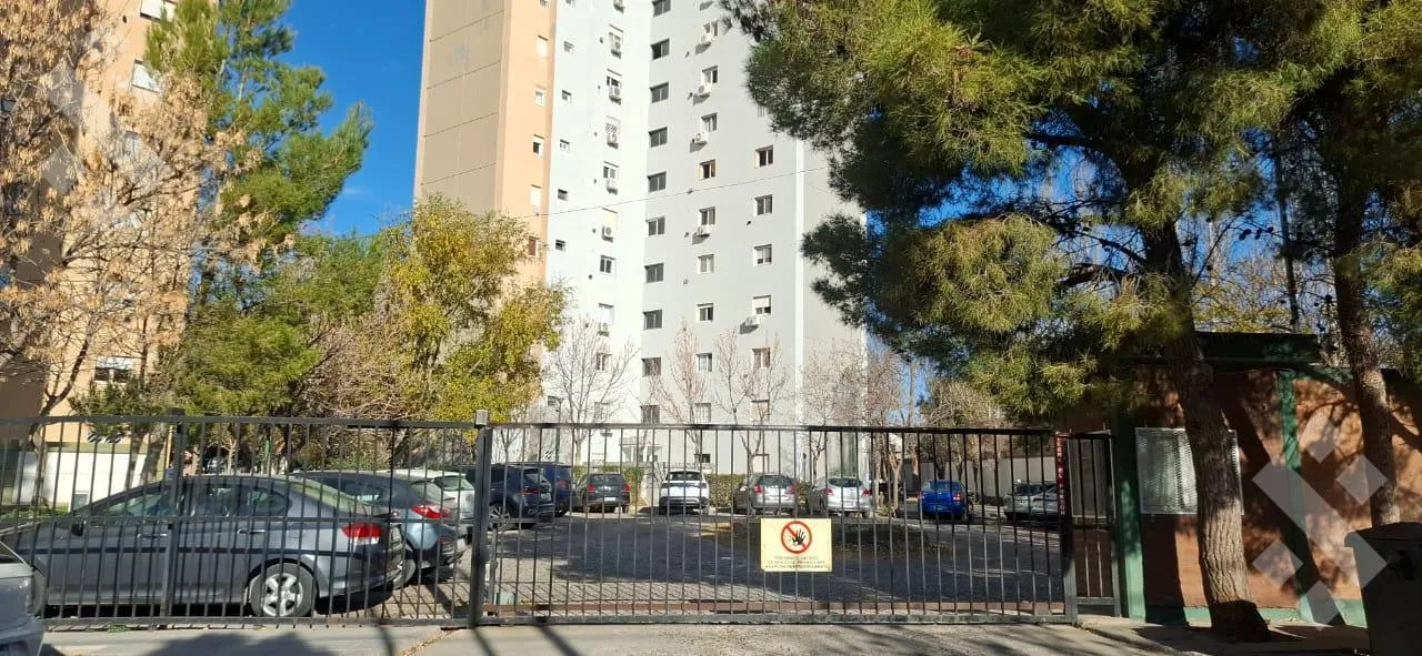 Departamento en Los Lirios al 400