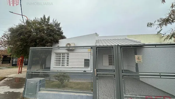Casa en Venezuela al 2200 -