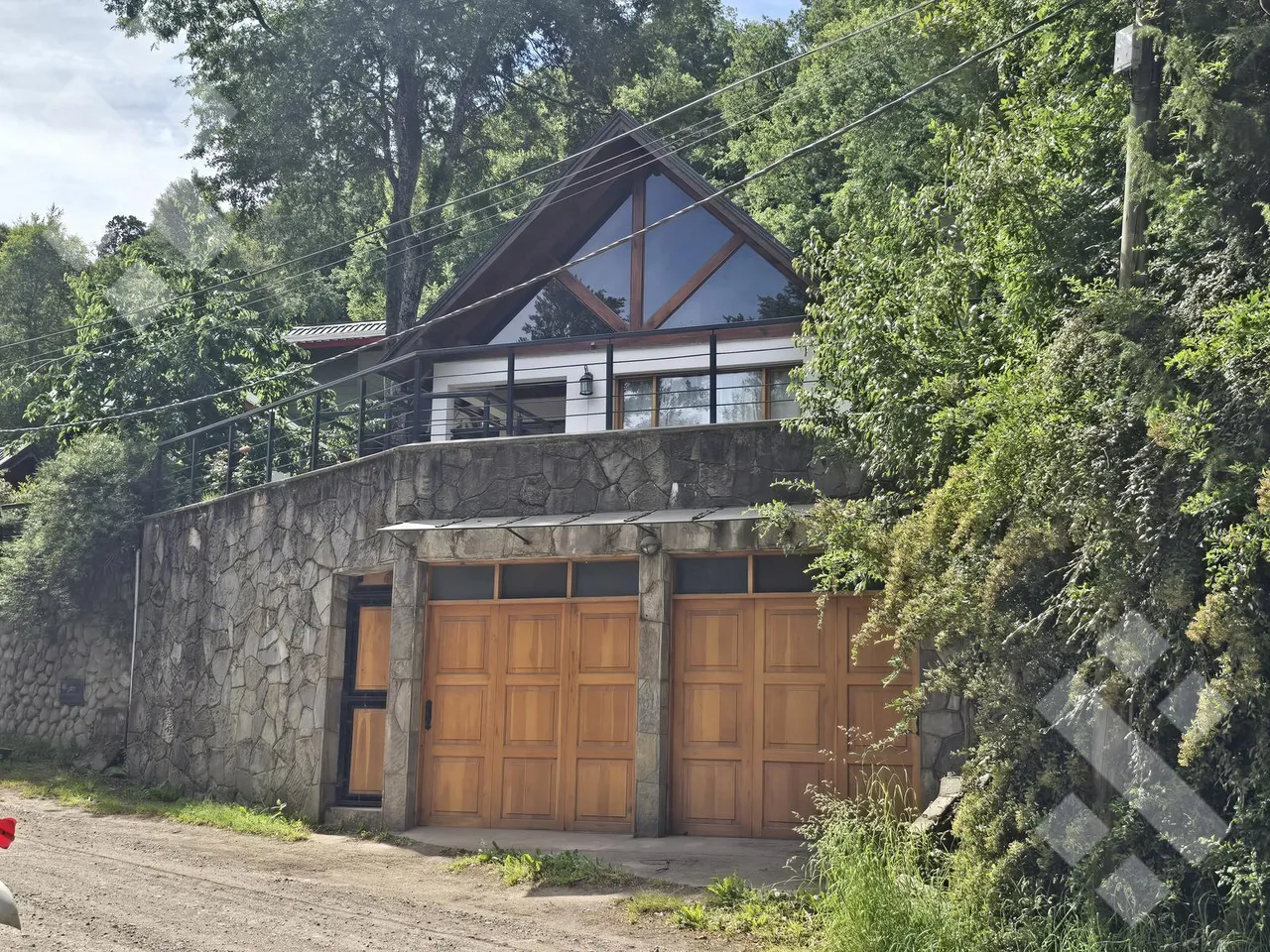 Departamento en VENTA CASA 4 DORMITORIOS CON QUINCHO Y COCHERA CUBIERTA - CASCO CENTRICO - SAN MARTIN DE LOS ANDES al 200