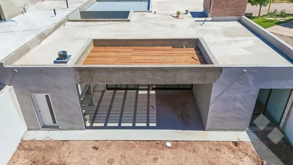 Casa en Alquiler casa con pileta B° La Consuelo Centenario